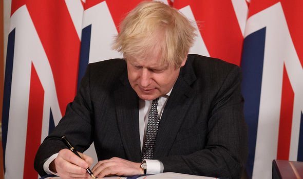 Boris Johnson signs the agreement with the European Union in the United Kingdom