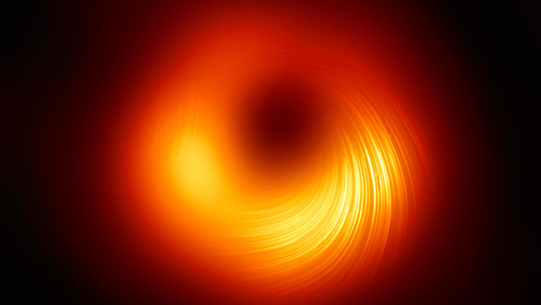 Image: An update of the first image of a black hole shows its magnetic field