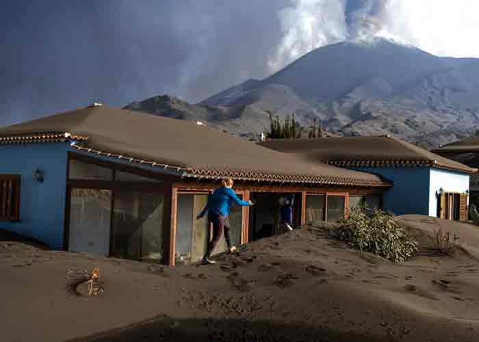 The most impressive images left by the eruption of the Cumbre Vega volcano