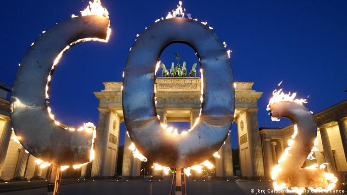Brandenburger Tor met CO2-symbolen