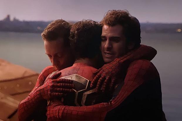 Tobey Maguire, Andrew Garfield and Tom Holland embracing "There is no escape from home".  (Photo: Marvel Studios)