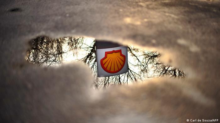 Het Shell-logo is te zien tussen de cloud