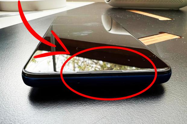 Have you noticed this hole at the top of your smartphone screen?  Here we will tell you what function it performs.  (Photo: Sports)
