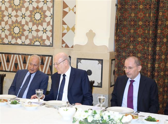     Exchange in Lebanon Foreign Ministers and Representatives of the Arab League
