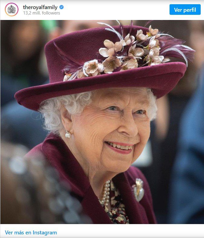 Elizabeth II smile