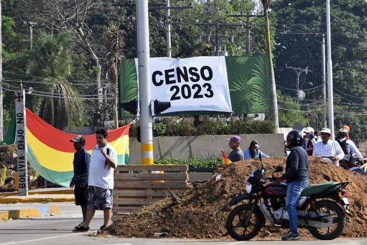 Streets closed in Santa Cruz in protest of the census.  Photo: AFP