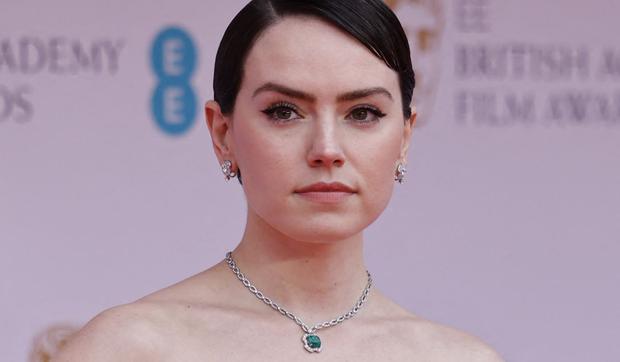 British actress Daisy Ridley poses on the red carpet as she arrives for the BAFTA Awards gala at the Royal Albert Hall in London on March 13, 2022 (Photo: Tolga Akmen/AFP)